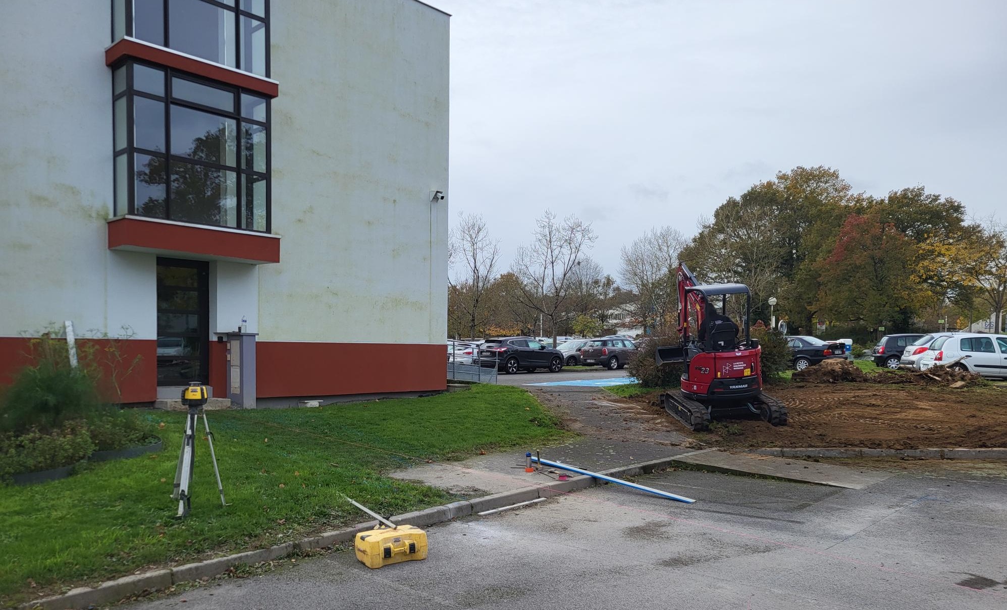 Création d’une rampe d’accès pour les personnes à mobilité réduite